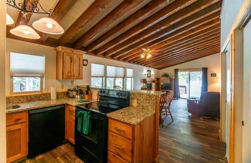 Island Park Condominio | Spacious Condo near Yellowstone Park
