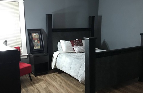 Hough Condominio | Spacious Condo Overlooking the Park