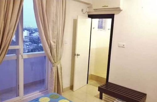 Wellawatta North Condominio | Spacious Condo sleeps 5 near Galle Road Colombo