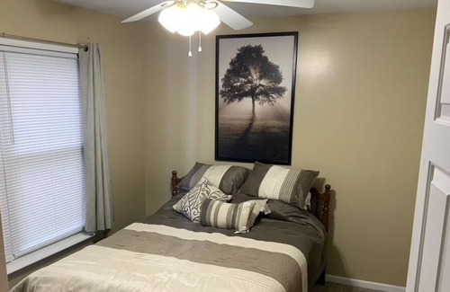 Peoria Condominio | Spacious condo w/game room 5 minutes from the airport 15 minutes from everywhere