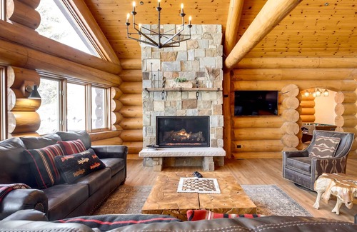 Lac du Flambeau Condominio | Spacious Condo w/ Pool Table on Fence Lake!