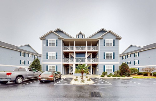 St. James Condominio | Spacious condo with marina, pool access, streaming & AC