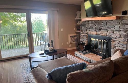 Bellaire Casa | Spacious Condo with Pool Pass!