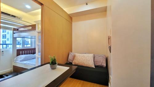 Ususan Apartamento | Spacious condo with pool view at Grace Residences, near BGC