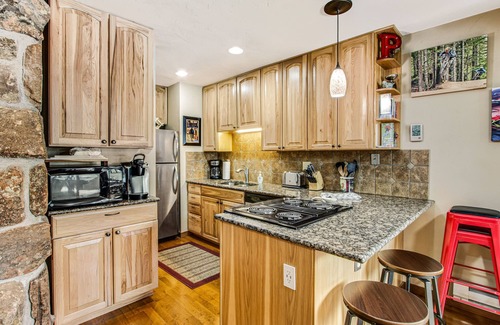 Old Town Condominio | Spacious Condo with 2 Balconies, Free WiFi, Shared W/D, Hot Tub, & Fireplace