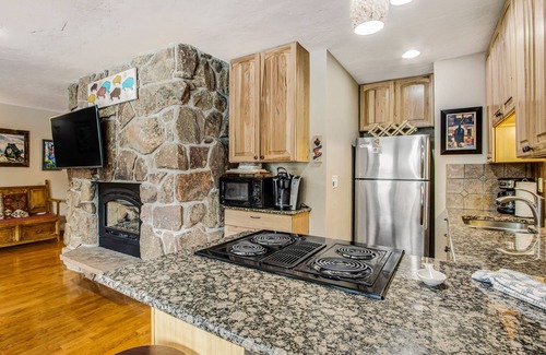 Old Town Condominio | Spacious Condo with 2 Balconies, Free WiFi, Shared W/D, Hot Tub, & Fireplace