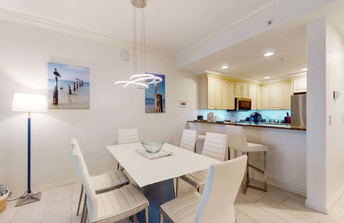 Redevelopment Area Condominio | ¡NUEVO LISTADO! Amplio condominio con piscina compartida, jacuzzi y restaurante / bar en el lugar