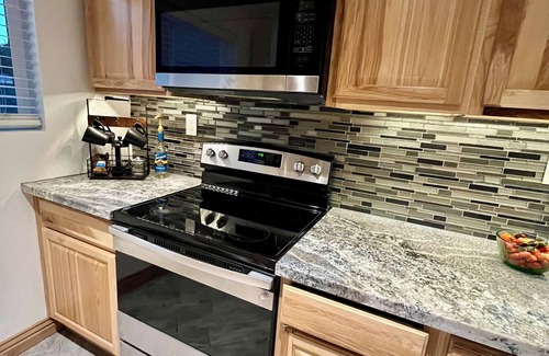 Escobedo Historic District Casa | Spacious Contemporary Bungalow in Historic Mesa