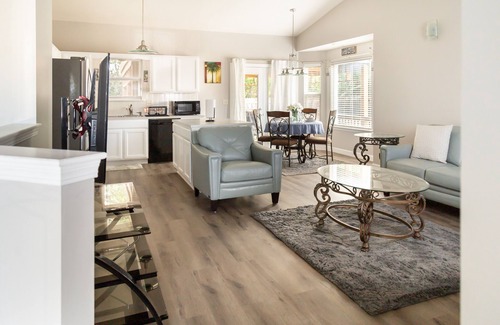 Wichita Casa | Spacious, contemporary house in Southeast Wichita