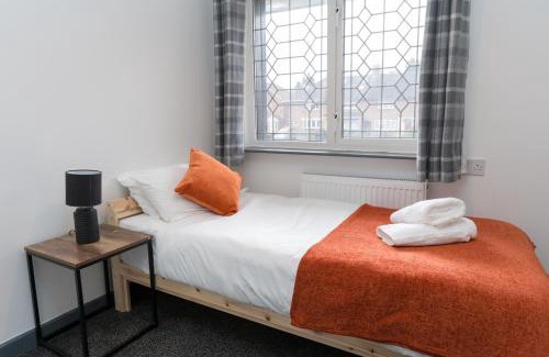 Cradley Casa | Spacious, Contractors, Long Term Discounts