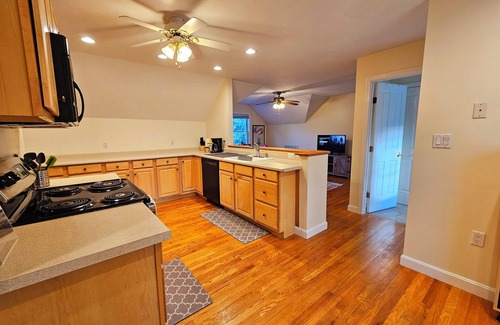Melrose Casa | Spacious & Convenient 1BR unit-20min to Boston