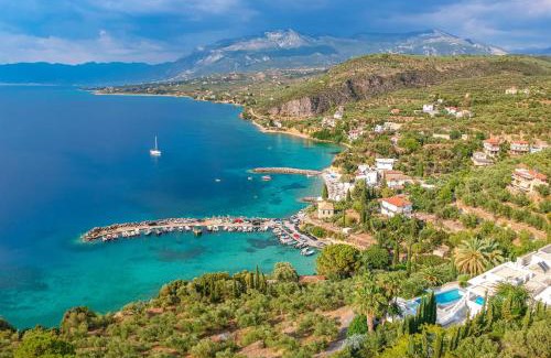 West Mani Casa | Spacious Cottage - Panoramic Sea & Mountain Views