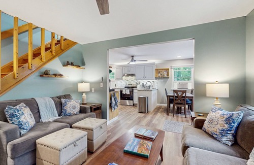 Gloversville Cabaña | Spacious cottage with deck, kayaks, private beach - in ADK Park