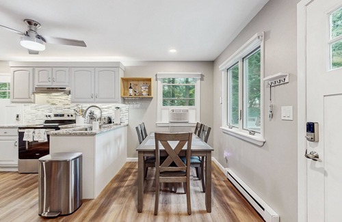 Gloversville Cabaña | Spacious cottage with deck, kayaks, private beach - in ADK Park