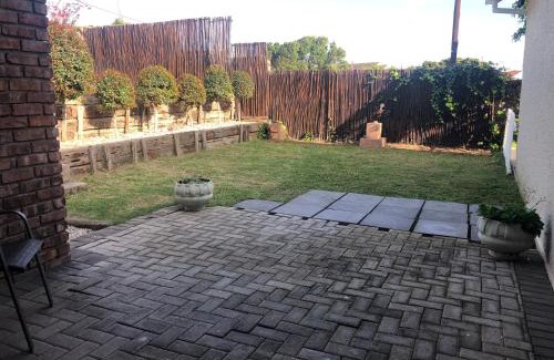 Port Elizabeth Apartamento | Spacious Cottage