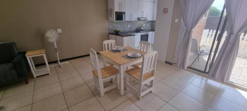 Port Elizabeth Apartamento | Spacious Cottage