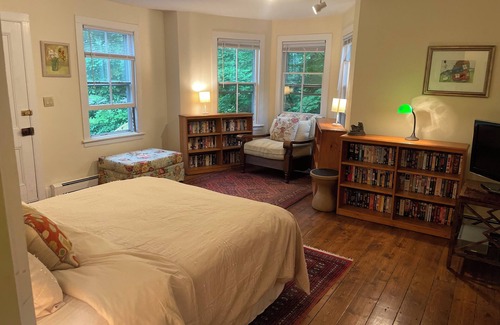 Rhinebeck Otro | Spacious Country Farmhouse on 8 Lush Acres, Five Minutes to Rhinebeck Village