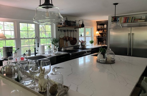 Fitchburg Casa | Spacious country retreat w/pool 10 minutes to downtown Madison! Pet friendly!