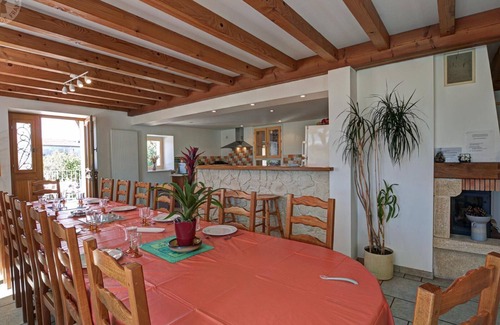 Chirassimont Cabaña | Amplia casa rural con vistas, chimenea y jardín cerca de Lyon.