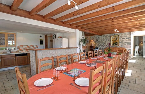 Chirassimont Cabaña | Amplia casa rural con vistas, chimenea y jardín cerca de Lyon.