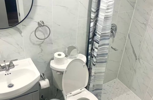 Curran Hall Apartamento | Spacious & Cozy 2 Bdrm Stay in Toronto