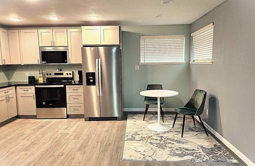 Scottsbluff Apartamento | Spacious & Cozy 2-bedroom Apartment, Hot Tub, Ac, and free Wi-fi