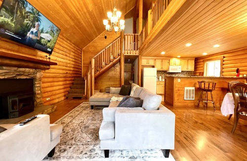 June Lake Cabina | Spacious & cozy 4 bedroom cabin w/ mountain views