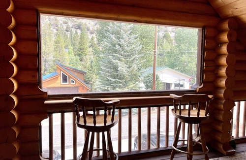 June Lake Cabina | Spacious & cozy 4 bedroom cabin w/ mountain views