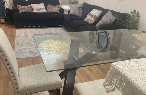 Longwood Apartamento | Spacious, Cozy, and Chic 2 Bdrm