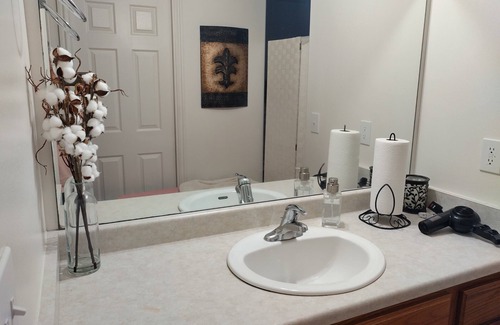 Logan Casa | SPACIOUS COZY bedroom with PRIVATE bathroom and walk-in closet