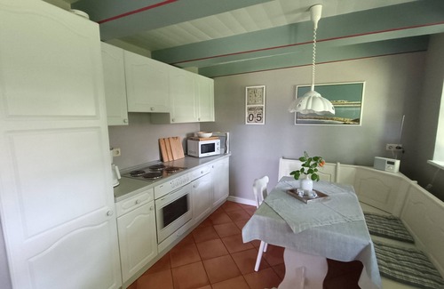 Broderswarft Apartamento | Tejado de paja casa de paja en un Warftlage tranquila en el Mar del Norte