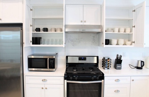 Santa Ana Casa | Spacious Cozy Modern New Built Family Home by Disneyland & Beaches