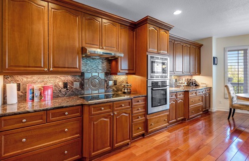 Aurora Casa | Spacious & Cozy Winter Retreat: Scenic Views, Luxury, Pool Table, Crystal Chandelier, Hardwood."