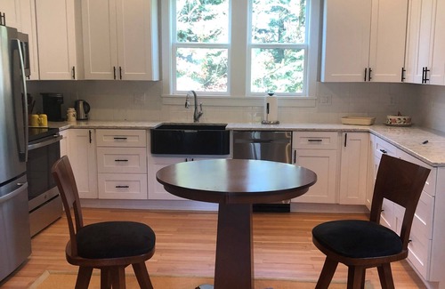 Butteville Casa | Spacious Craftsman House In The Heart of Oregon Wine Country