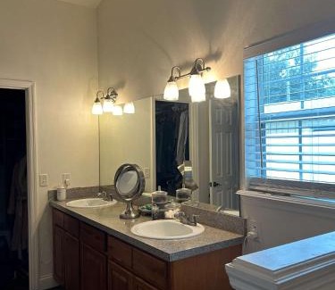 Conway Casa | Spacious craftsman house sleeps 8