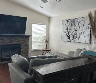Conway Casa | Spacious craftsman house sleeps 8