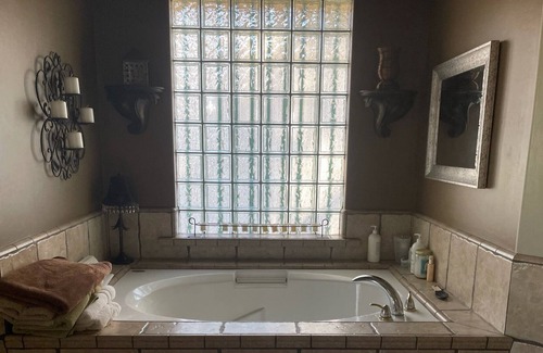 Rosedale Casa | Spacious Custom 4 BR King Beds with Swimming Pool, Outdoor Kitchen and Fire Pits