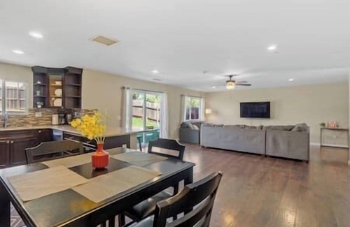 Stockton Casa | Spacious Daygo Lux Estates l 10 Mins from Downtown