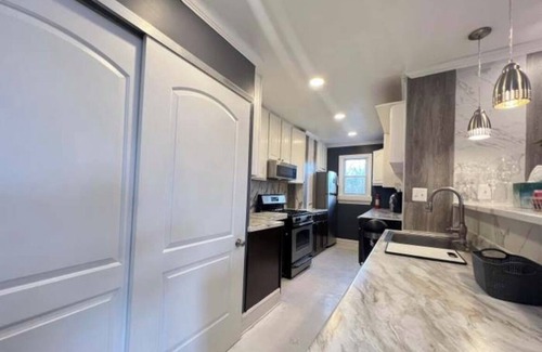 Washington Cama Y Desayuno | Spacious DC Getaway Modern Comfort Walk-In Shower Near Metro