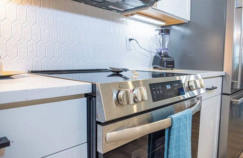 Near East Side Cabaña | Spacious Delightful 4 BR/ 3 BA Close to Downtown