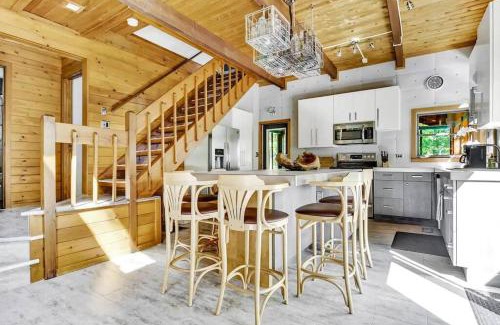 Bushkill Casa | Spacious Design Lodge In Woods - Bushkill