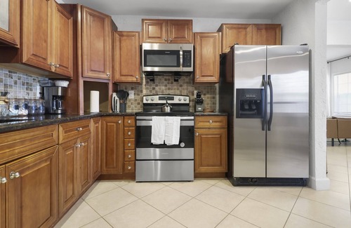 Southwest Casa | Spacious Designed House -Palm Wave Stays