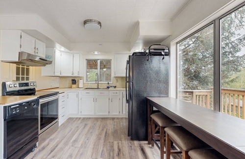 Rockaway Beach Casa | Spacious dog-friendly home with ocean views, full kitchen, washer & dryer