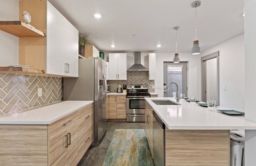 Old Town North Condominio | Spacious Dog-Friendly Jewel | Old Town North