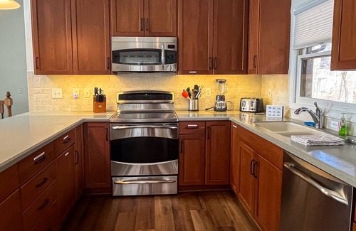 North Shore Casa | Spacious dog-friendly lakefront house w/dock, hot tub & putting green