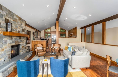 Lake Forest Cabina | Spacious Dollar Point Home| Lake Tahoe Views| Pool Table| Private Hot Tub