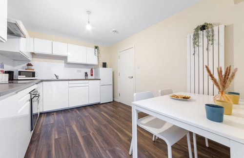 London Borough of Hounslow Apartamento | Spacious Double Bed With Sofa Bed In Isleworth TW7