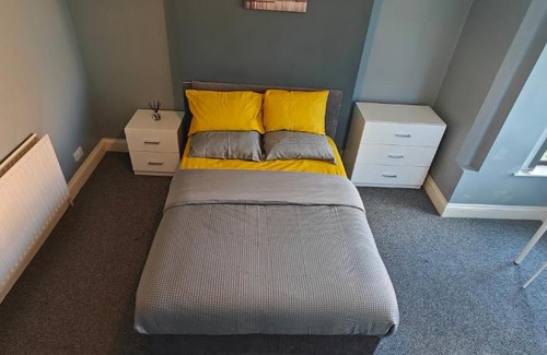 Nottingham Casa | Spacious double room 002