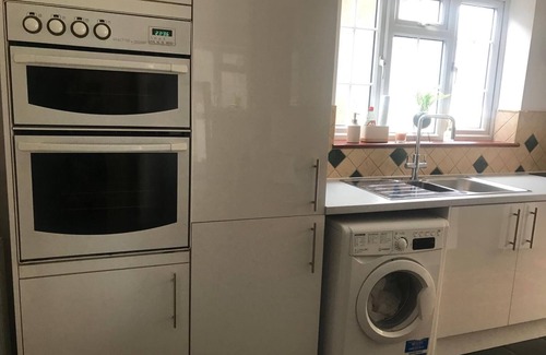 Cray Valley West Apartamento | Spacious Double Room with Dedicated Bathroom R-1