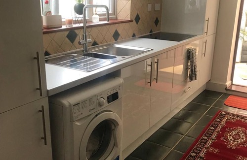 Cray Valley West Apartamento | Spacious Double Room with Dedicated Bathroom R-1